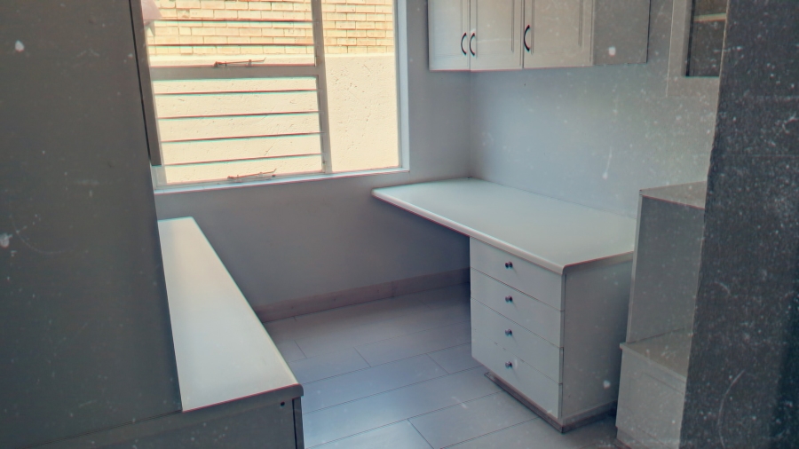 5 Bedroom Property for Sale in New Redruth Gauteng