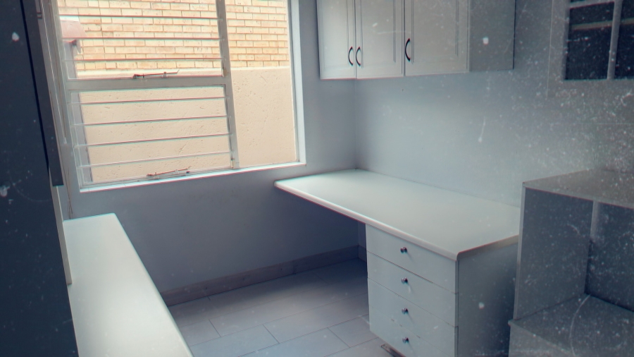 5 Bedroom Property for Sale in New Redruth Gauteng
