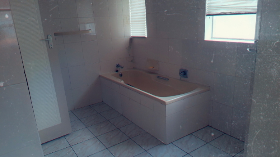 5 Bedroom Property for Sale in New Redruth Gauteng