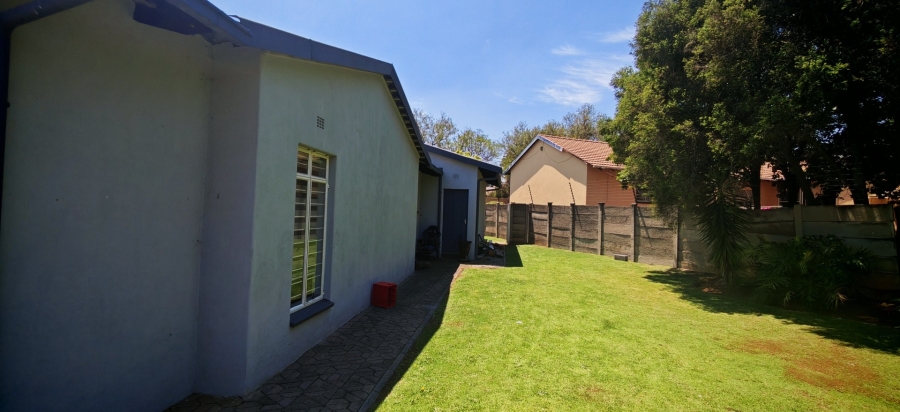 3 Bedroom Property for Sale in Brackenhurst Gauteng