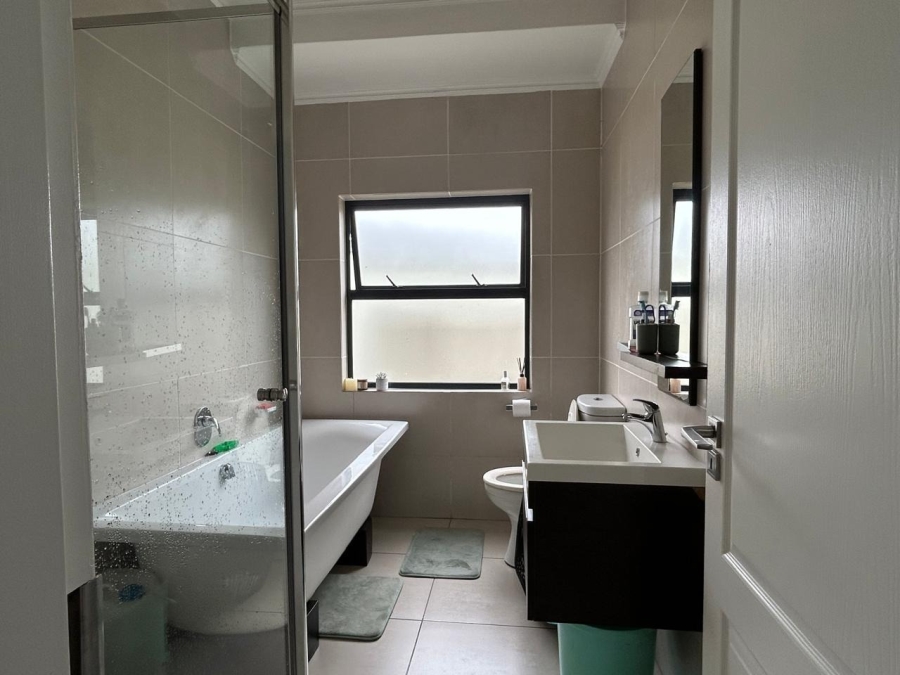 To Let 1 Bedroom Property for Rent in Fourways Gauteng
