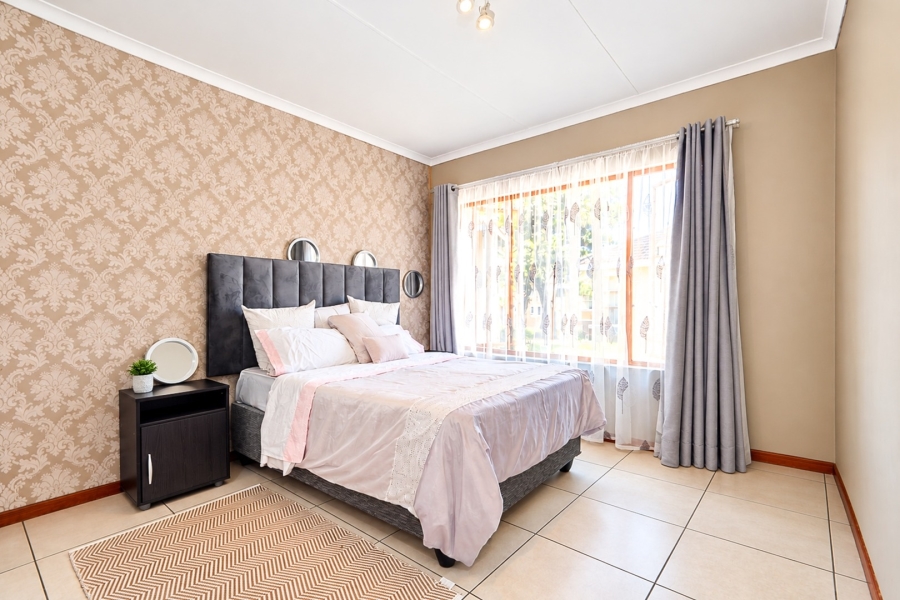 To Let 2 Bedroom Property for Rent in Paulshof Gauteng