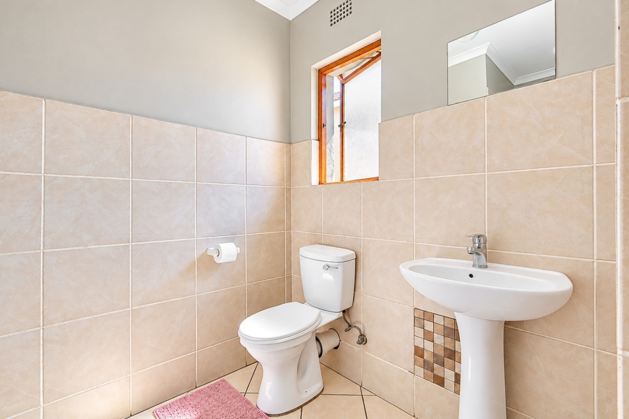 To Let 2 Bedroom Property for Rent in Paulshof Gauteng