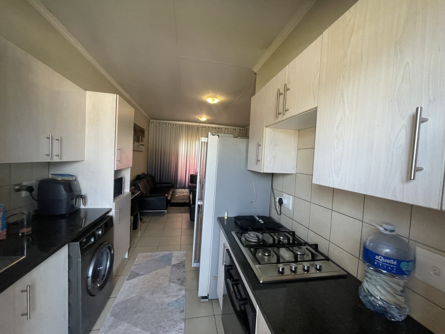 To Let 2 Bedroom Property for Rent in Noordwyk Gauteng