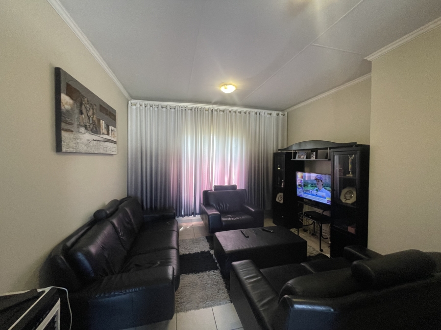 To Let 2 Bedroom Property for Rent in Noordwyk Gauteng
