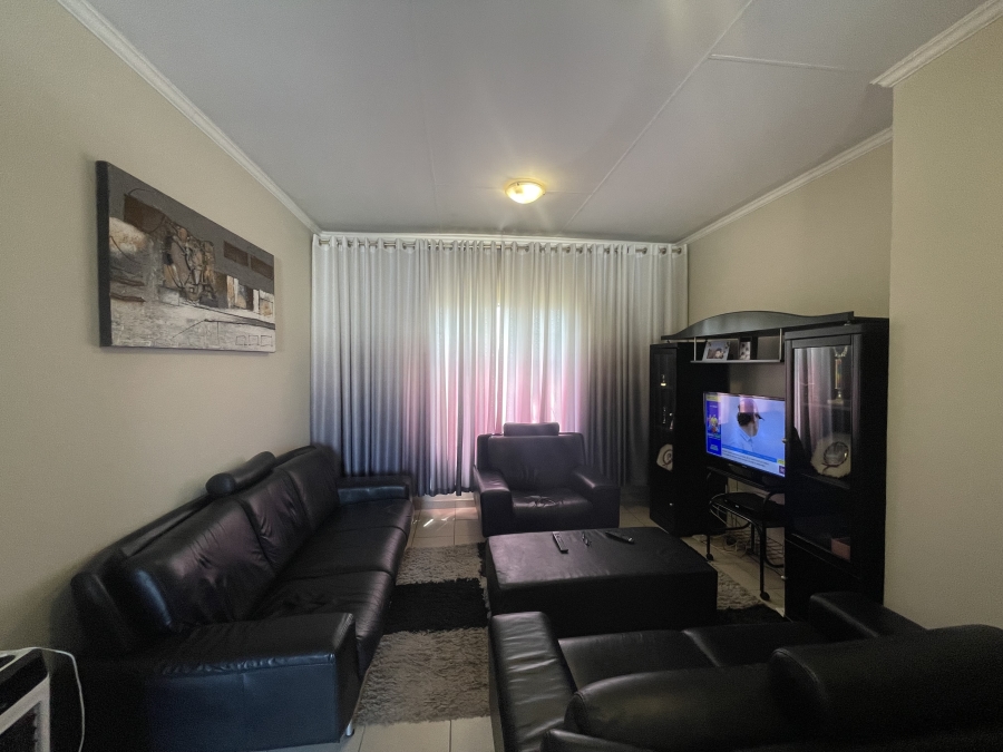 To Let 2 Bedroom Property for Rent in Noordwyk Gauteng