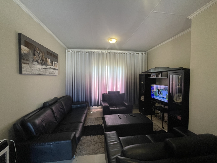 To Let 2 Bedroom Property for Rent in Noordwyk Gauteng