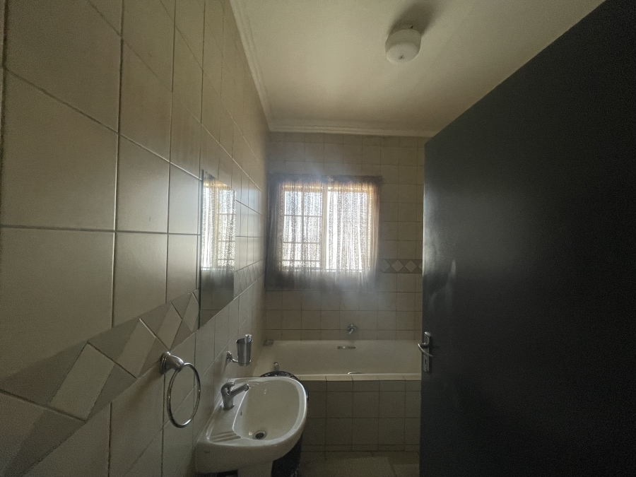 To Let 2 Bedroom Property for Rent in Noordwyk Gauteng