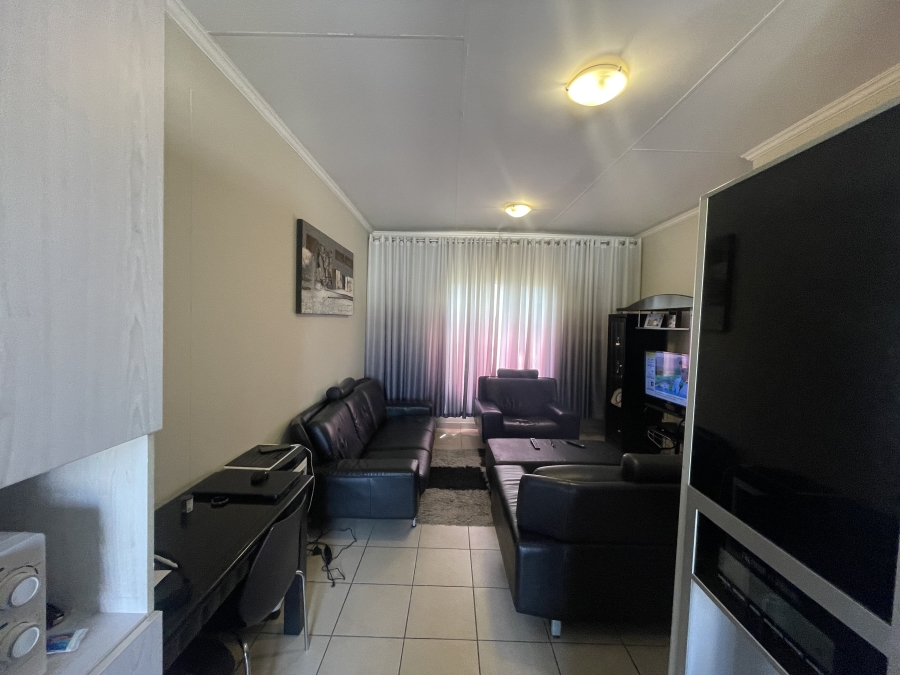 2 Bedroom Property for Sale in Noordwyk Gauteng