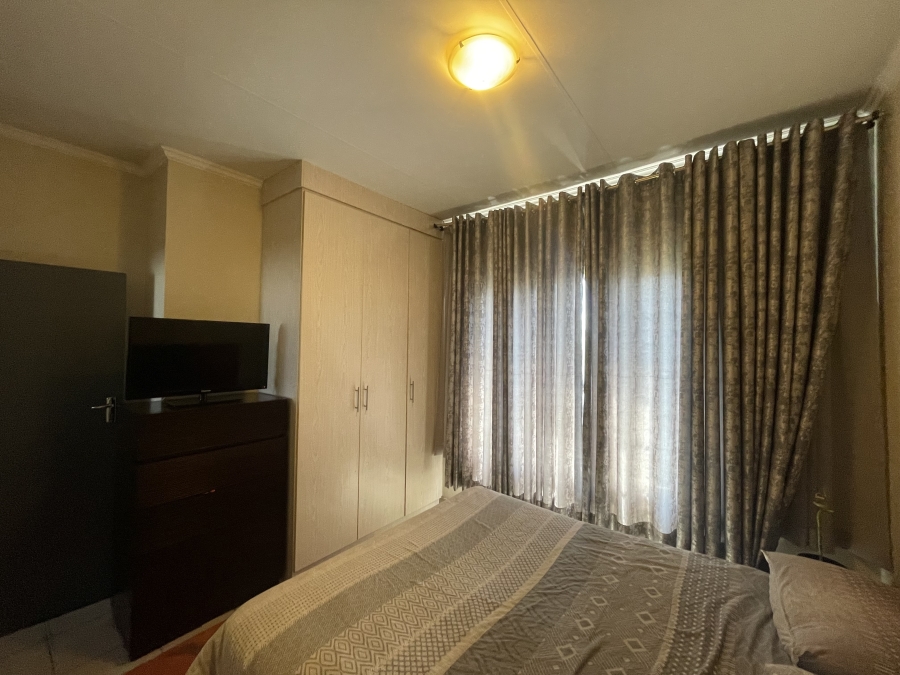 2 Bedroom Property for Sale in Noordwyk Gauteng