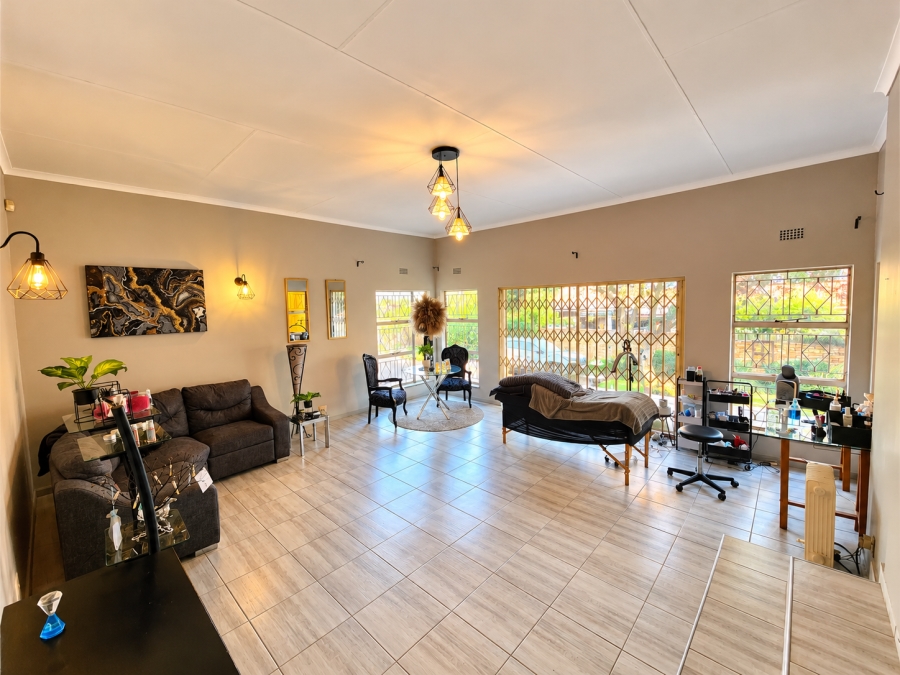 4 Bedroom Property for Sale in Vanderbijlpark SE 2 Gauteng
