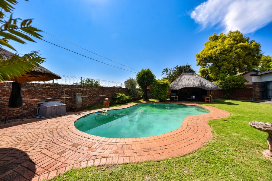 4 Bedroom Property for Sale in Sinoville Gauteng