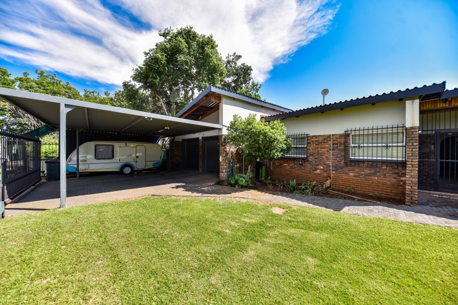 4 Bedroom Property for Sale in Sinoville Gauteng