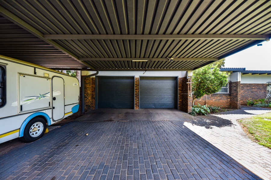 4 Bedroom Property for Sale in Sinoville Gauteng
