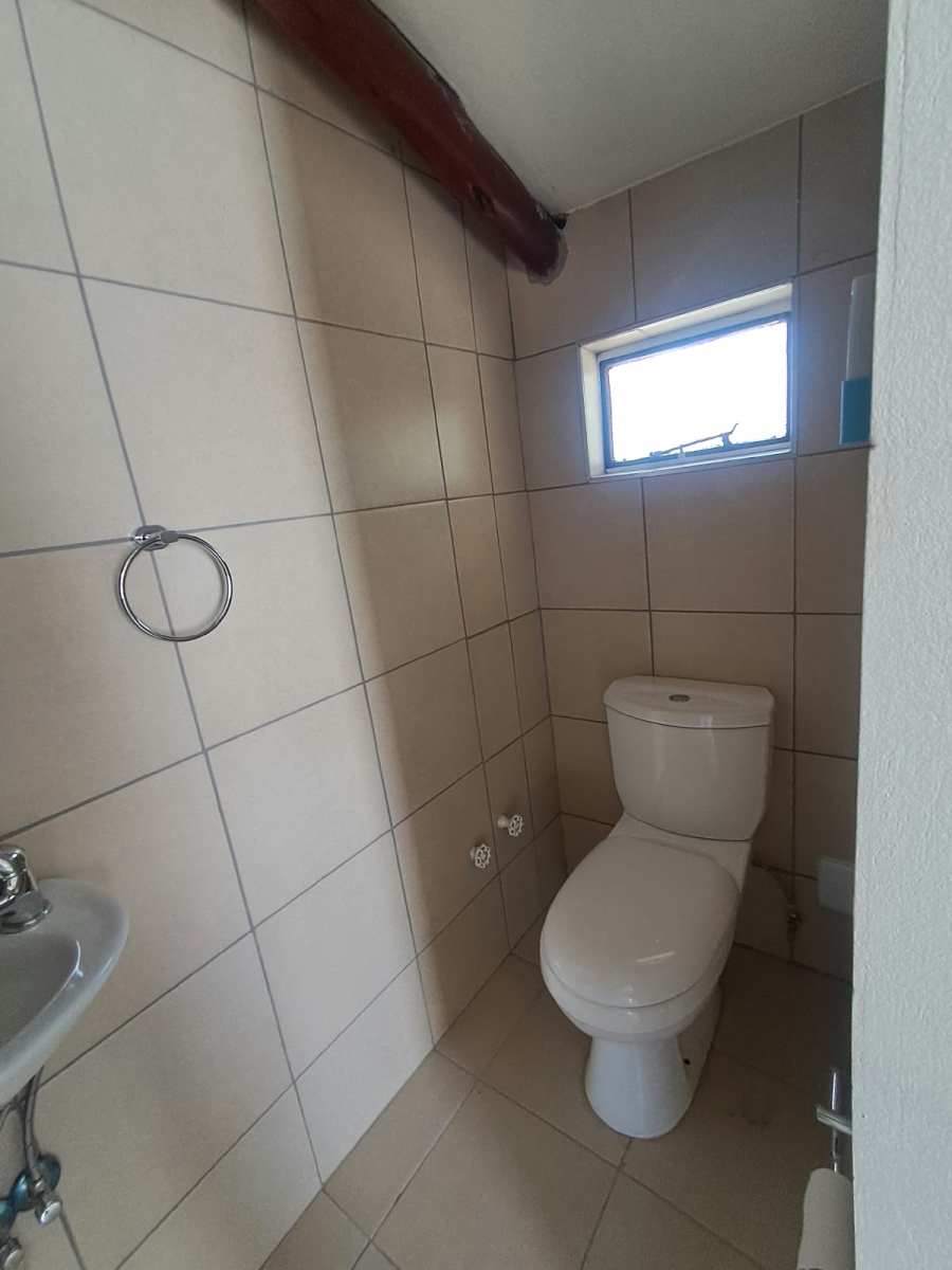To Let 1 Bedroom Property for Rent in Fontainebleau Gauteng