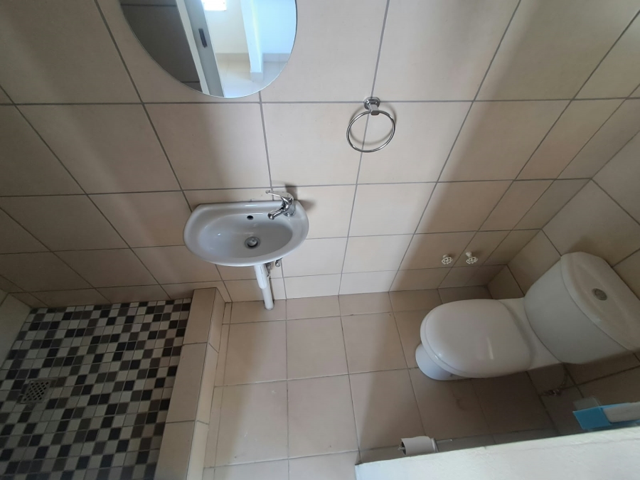 To Let 1 Bedroom Property for Rent in Fontainebleau Gauteng