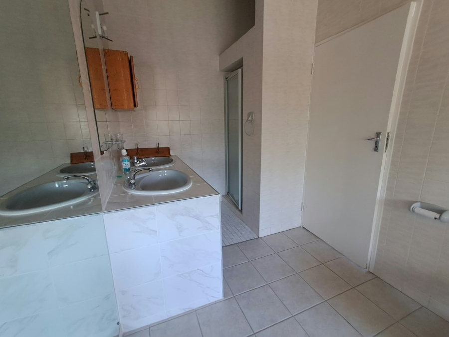To Let 1 Bedroom Property for Rent in Fontainebleau Gauteng
