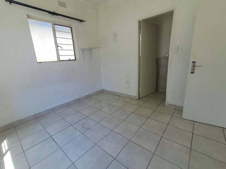 To Let 1 Bedroom Property for Rent in Fontainebleau Gauteng