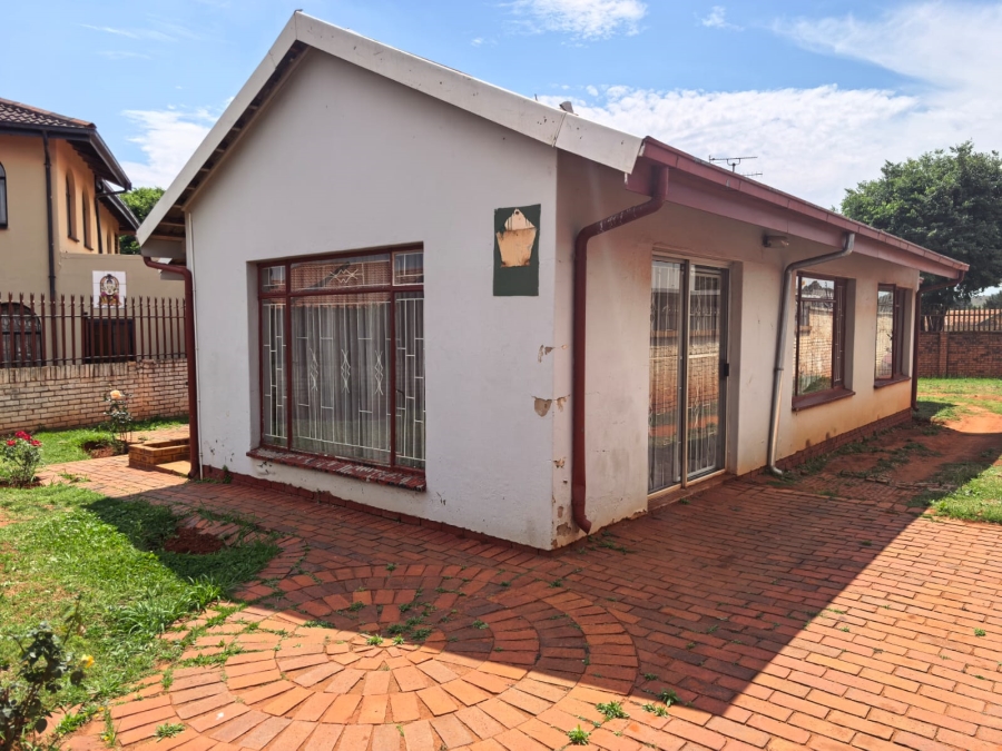 3 Bedroom Property for Sale in Lenasia South Gauteng