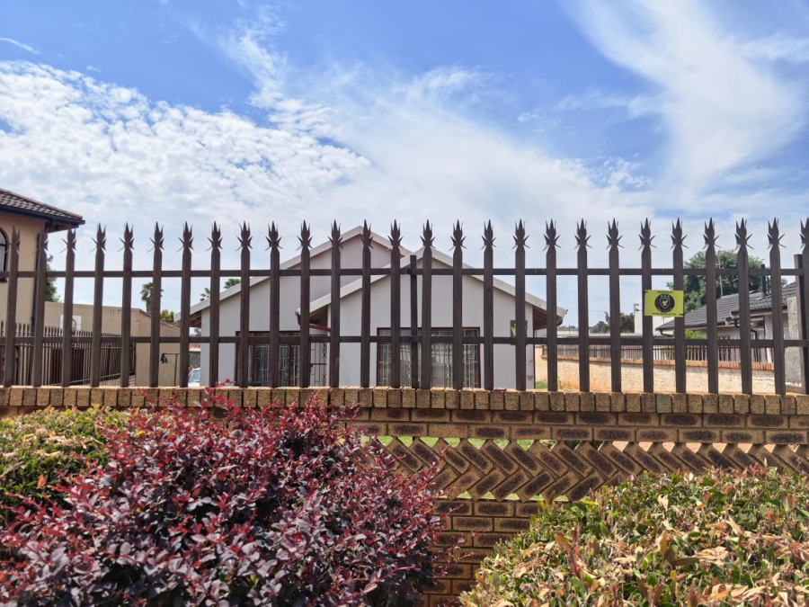 3 Bedroom Property for Sale in Lenasia South Gauteng