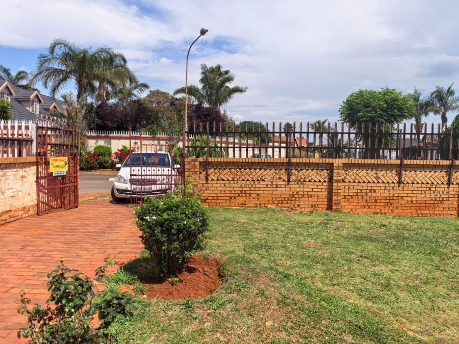 3 Bedroom Property for Sale in Lenasia South Gauteng