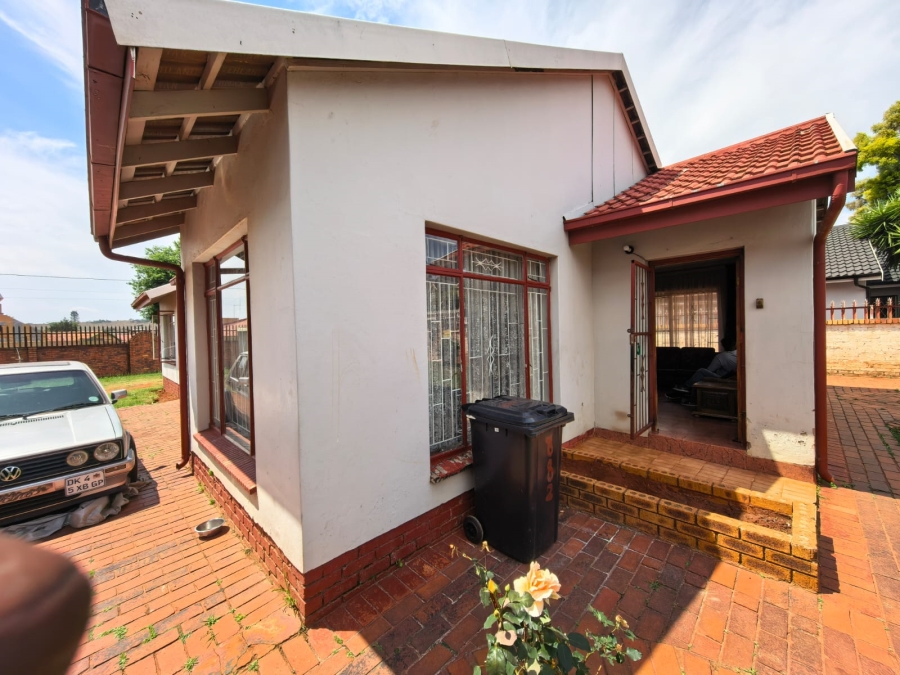 3 Bedroom Property for Sale in Lenasia South Gauteng