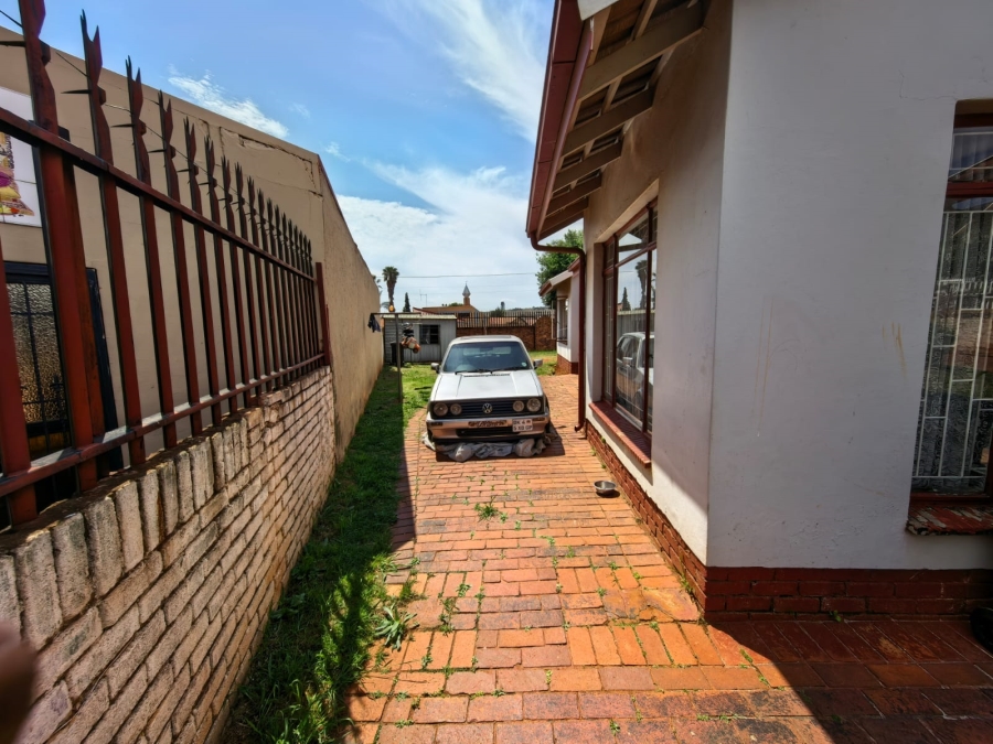 3 Bedroom Property for Sale in Lenasia South Gauteng