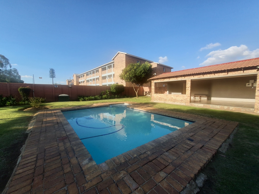2 Bedroom Property for Sale in Groblerpark Gauteng