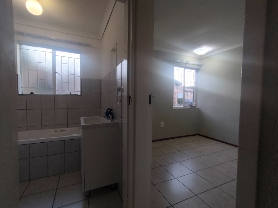 2 Bedroom Property for Sale in Groblerpark Gauteng
