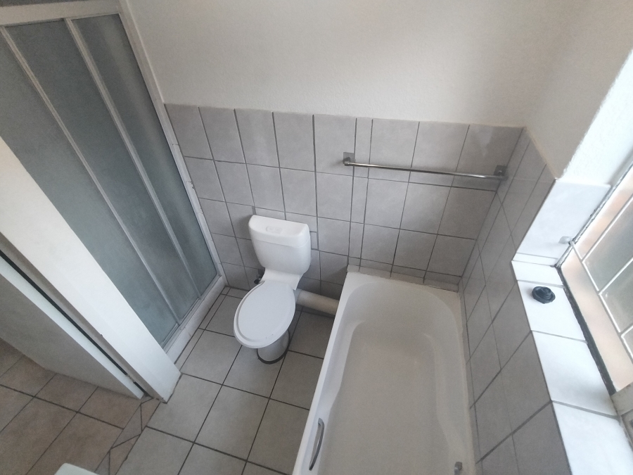 2 Bedroom Property for Sale in Groblerpark Gauteng