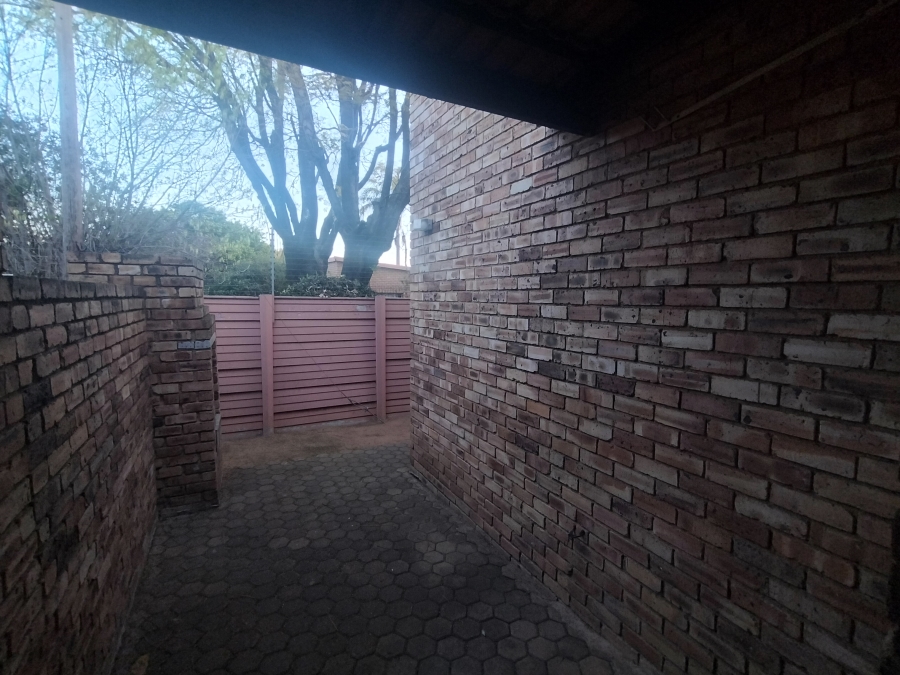 2 Bedroom Property for Sale in Groblerpark Gauteng