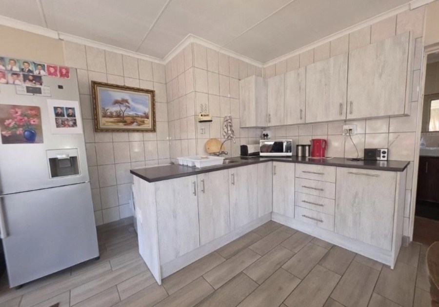 4 Bedroom Property for Sale in Brackendowns Gauteng