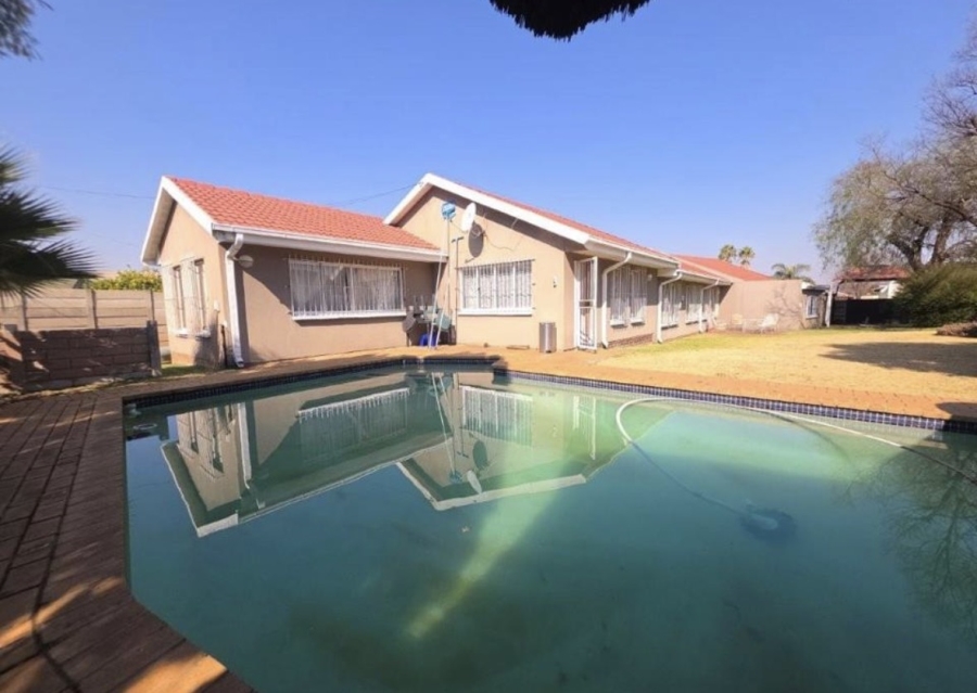 4 Bedroom Property for Sale in Brackendowns Gauteng