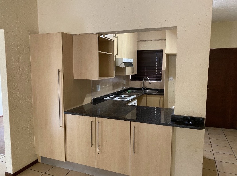 To Let 2 Bedroom Property for Rent in Lonehill Gauteng