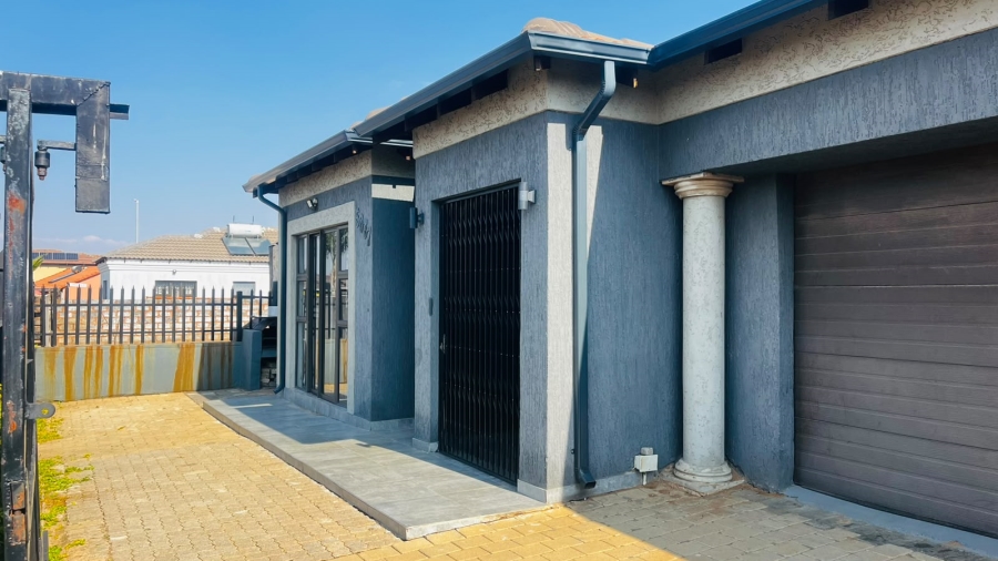 3 Bedroom Property for Sale in Crystal Park Gauteng