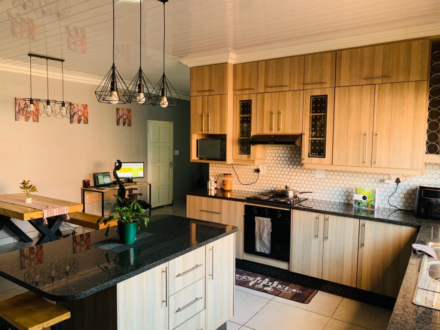 3 Bedroom Property for Sale in Crystal Park Gauteng