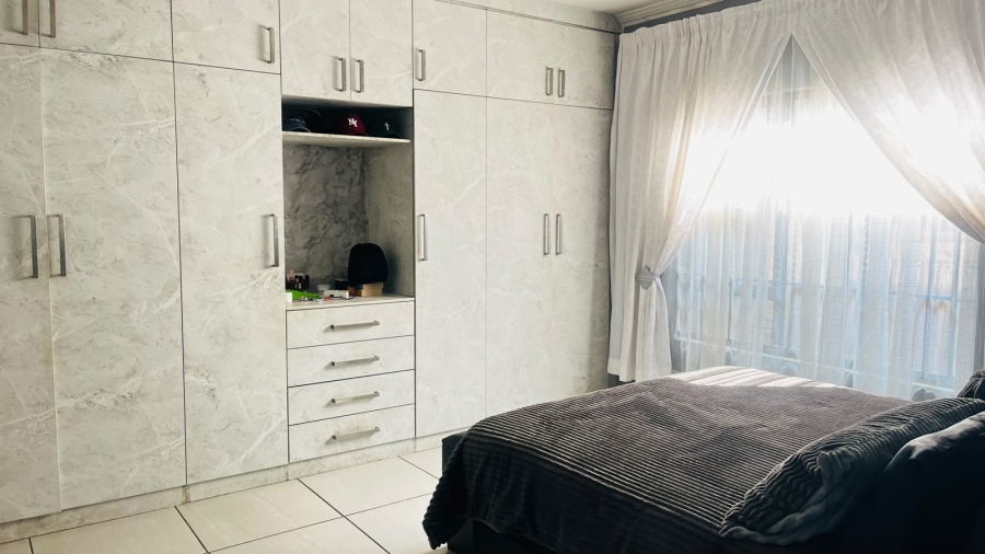 3 Bedroom Property for Sale in Crystal Park Gauteng