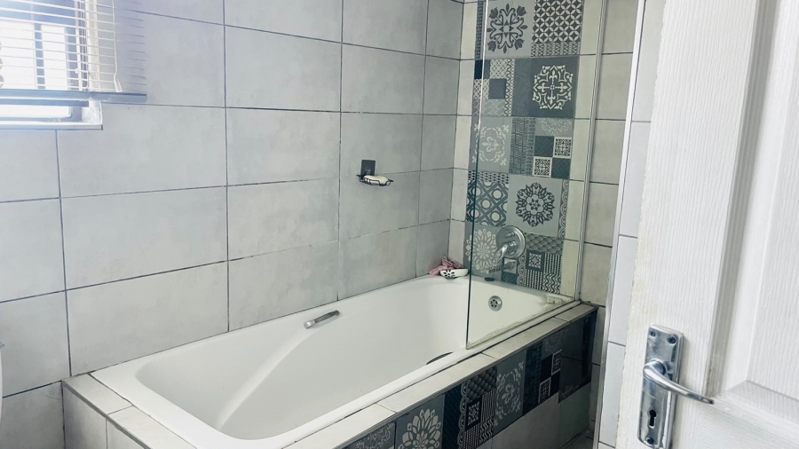 3 Bedroom Property for Sale in Crystal Park Gauteng