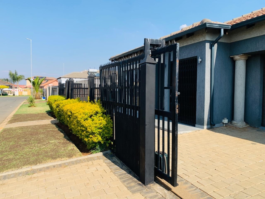 3 Bedroom Property for Sale in Crystal Park Gauteng