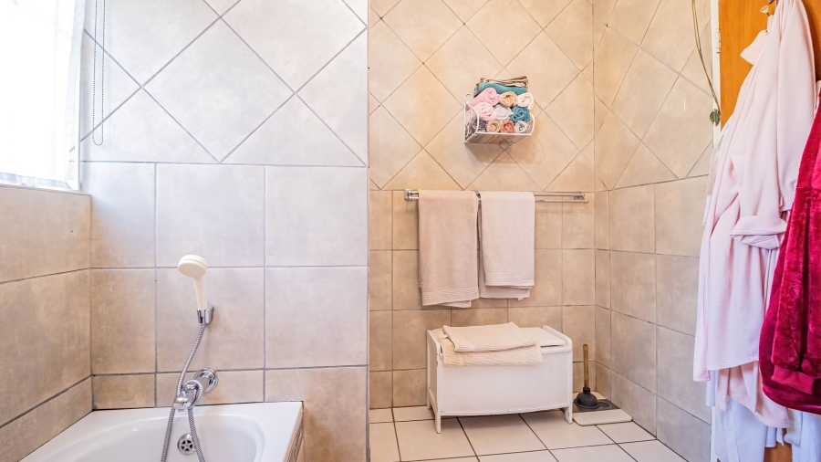 3 Bedroom Property for Sale in Selcourt Gauteng