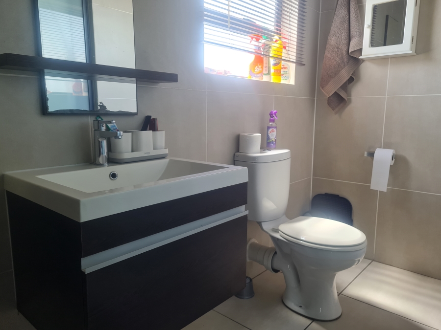 To Let 1 Bedroom Property for Rent in Greenstone Hill Gauteng
