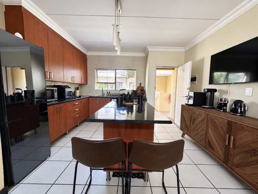 2 Bedroom Property for Sale in Sunninghill Gauteng