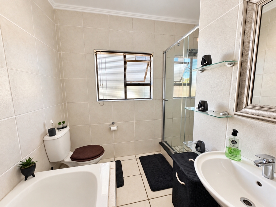 2 Bedroom Property for Sale in Sunninghill Gauteng