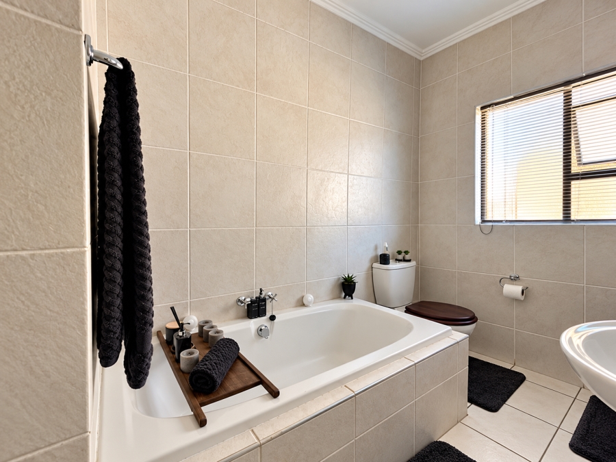 2 Bedroom Property for Sale in Sunninghill Gauteng