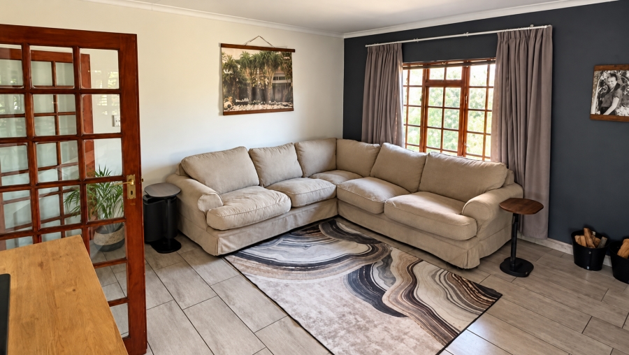 5 Bedroom Property for Sale in Glen Marais Gauteng