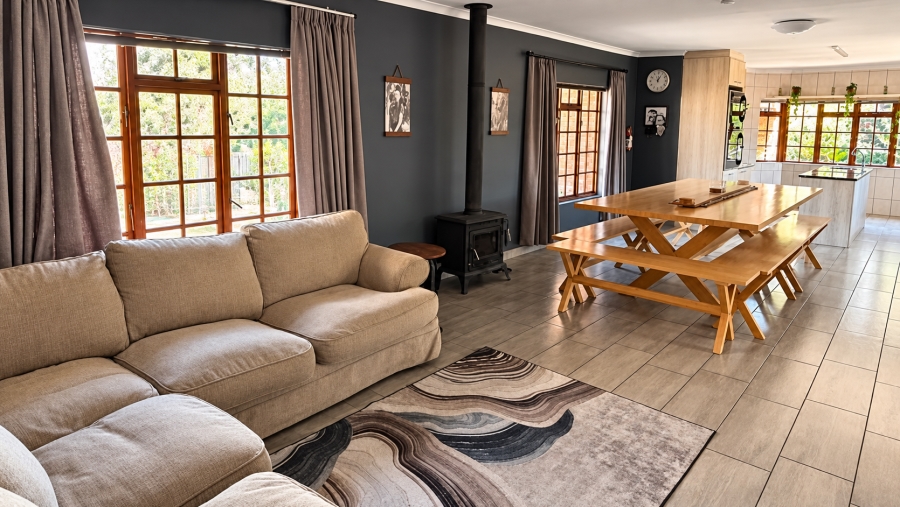 5 Bedroom Property for Sale in Glen Marais Gauteng