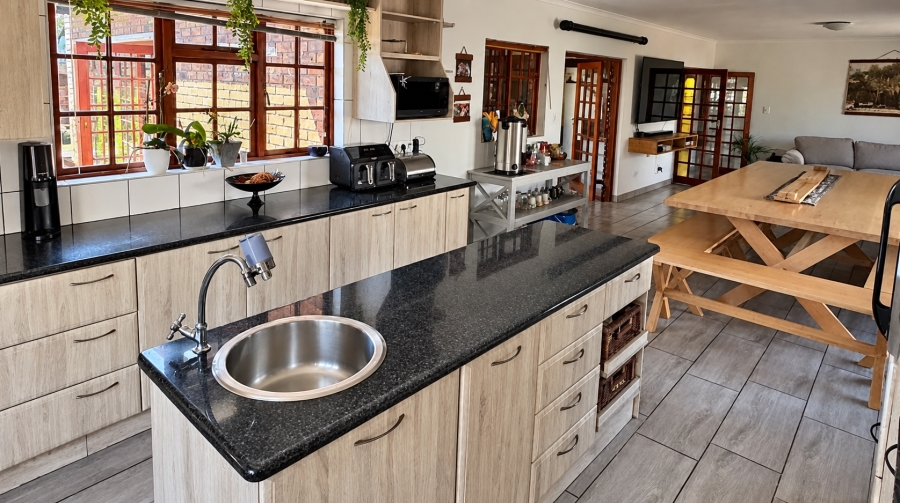 5 Bedroom Property for Sale in Glen Marais Gauteng