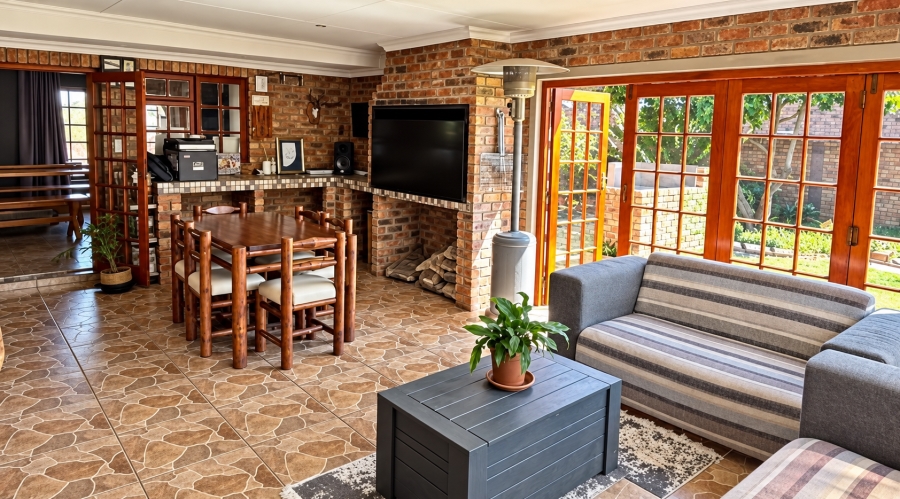 5 Bedroom Property for Sale in Glen Marais Gauteng