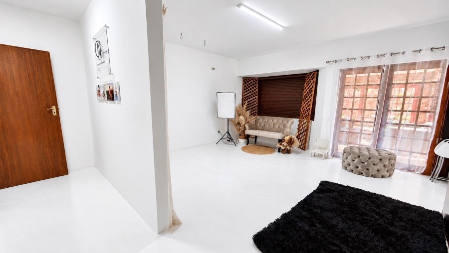 5 Bedroom Property for Sale in Glen Marais Gauteng