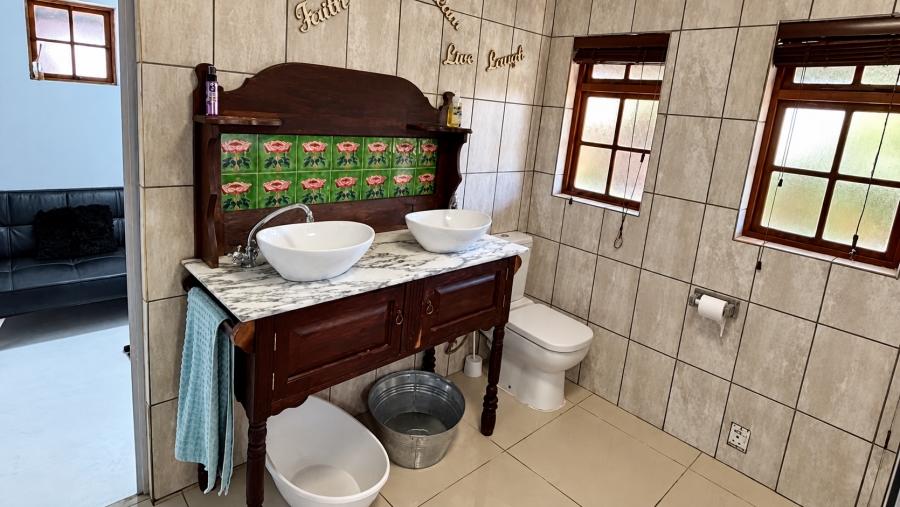 5 Bedroom Property for Sale in Glen Marais Gauteng